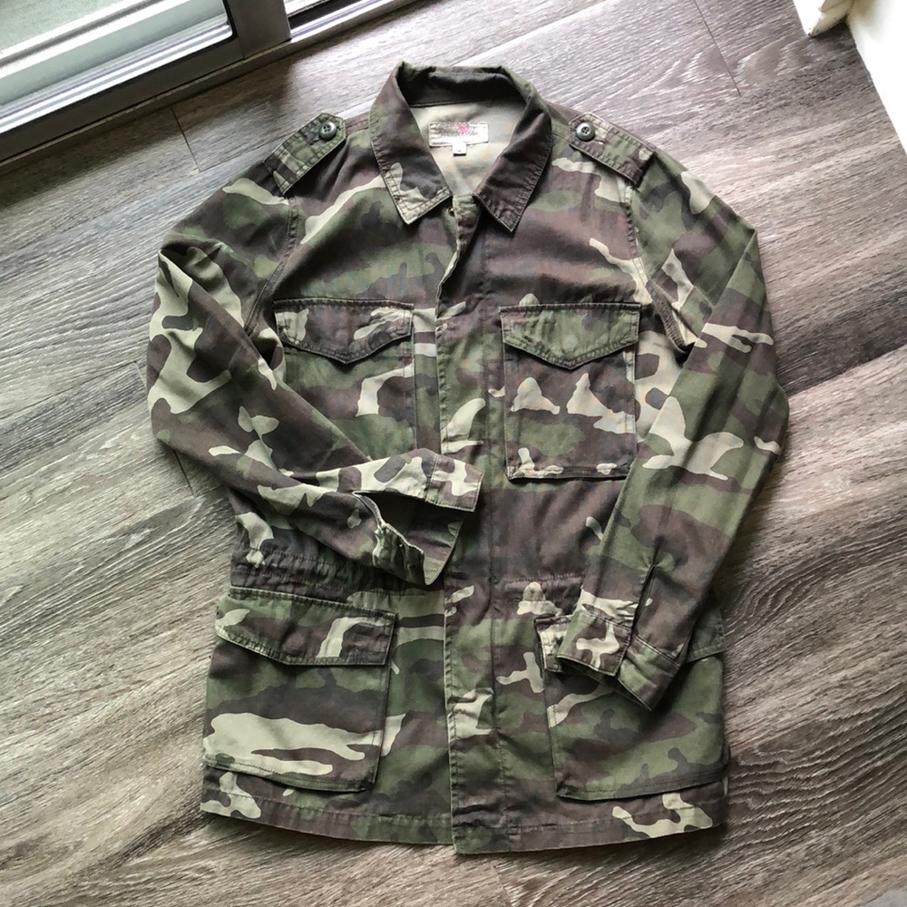 Ecoté Women’s Lightweight Camouflage Jacket - Size Medium from Urban Outfitters
